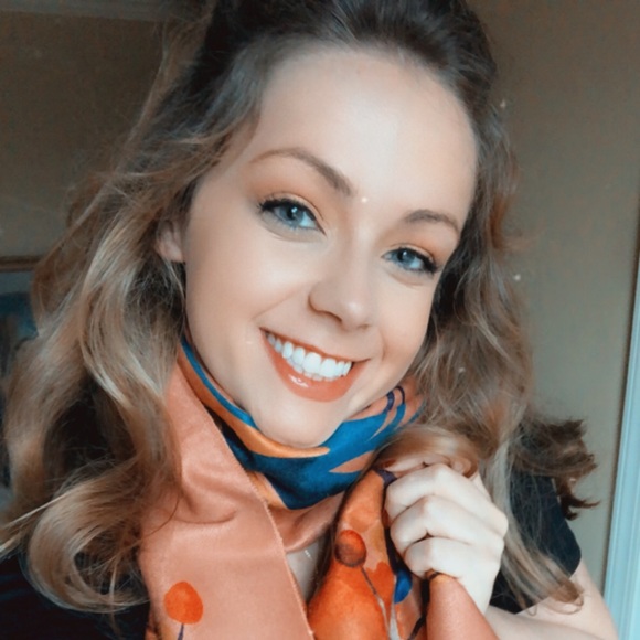 Meet your Posher, Madison - Picture 1 of 1